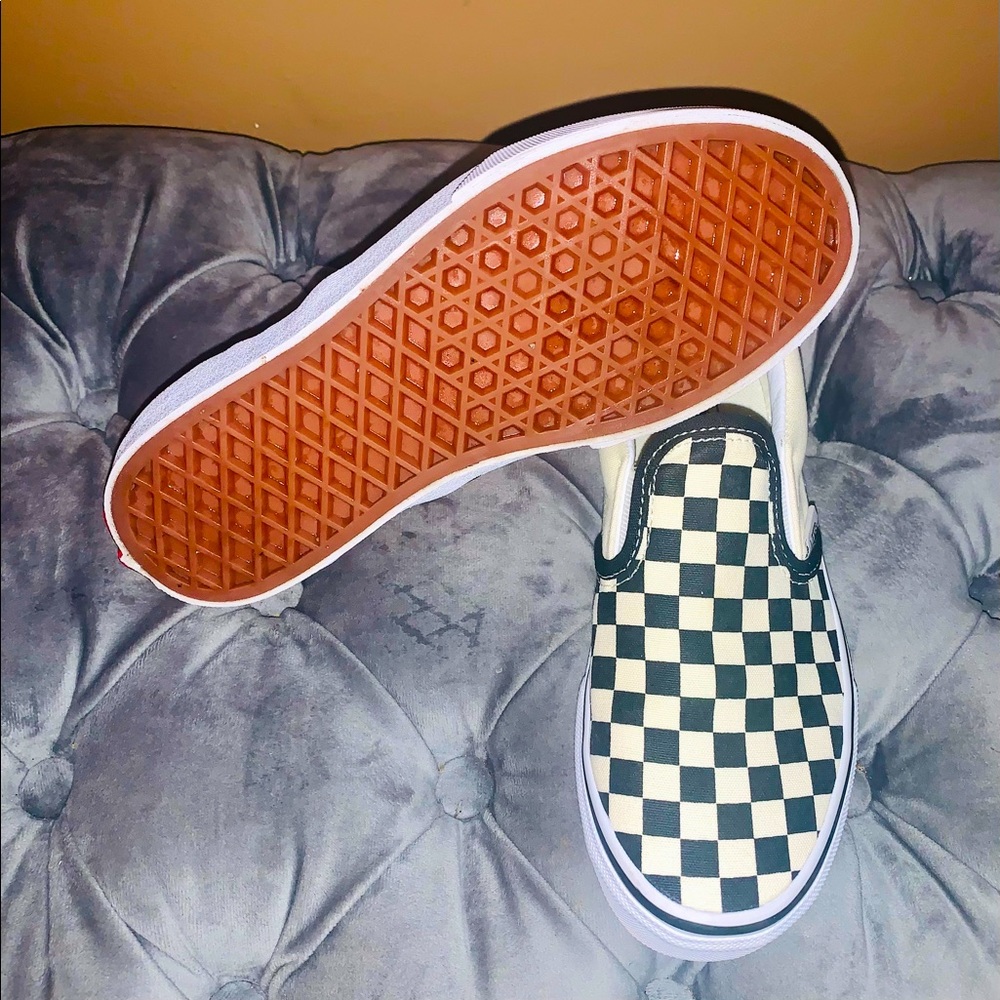 Boys van’s size 3.